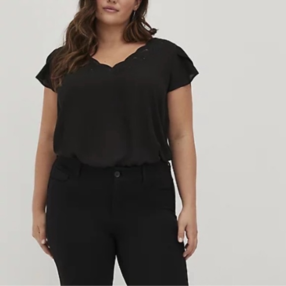 Torrid Size 00 Black Georgette Blouse Short Sleeve Embroidered Tulip Sleeve M - Picture 4 of 8